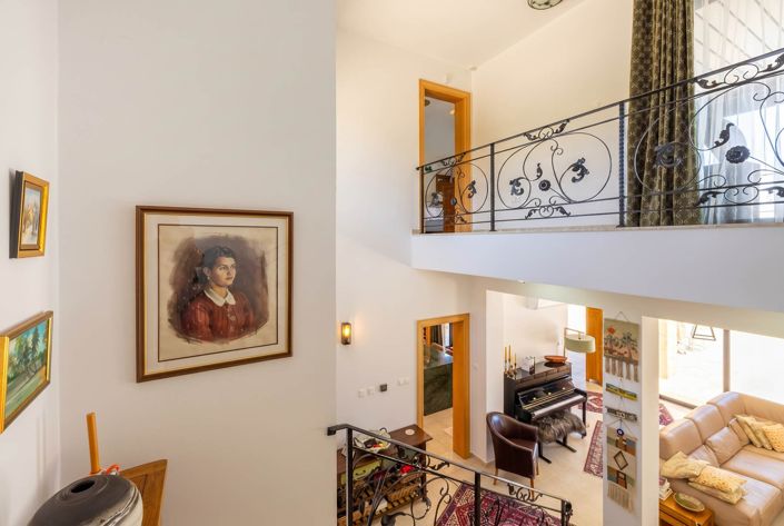 Image No.6-4 Bed House for sale