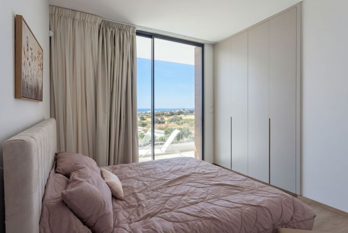 Image No.11-3 Bed House for sale