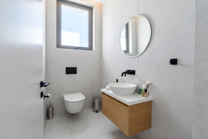 Image No.18-3 Bed House for sale