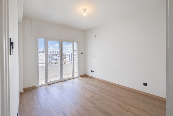 Image No.24-3 Bed Apartment for sale