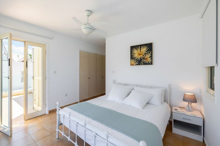 Image No.10-5 Bed House for sale