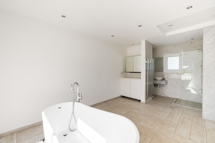 Image No.15-5 Bed House for sale