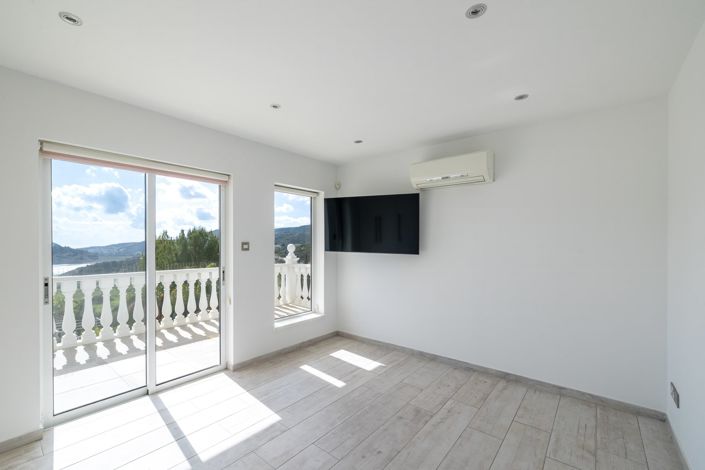 Image No.17-5 Bed House for sale