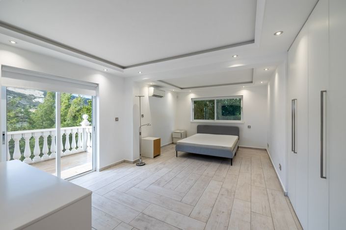 Image No.21-5 Bed House for sale