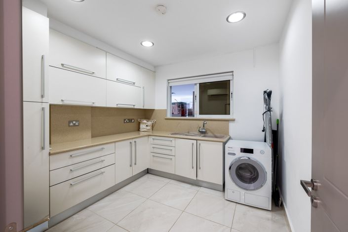 Image No.25-5 Bed House for sale