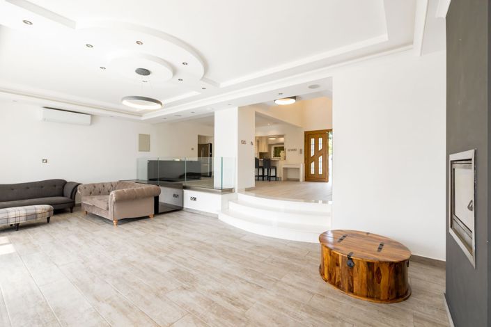 Image No.6-5 Bed House for sale