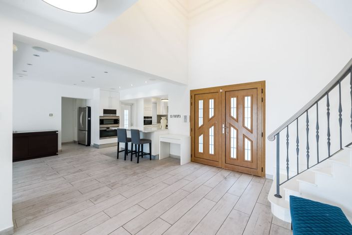 Image No.8-5 Bed House for sale