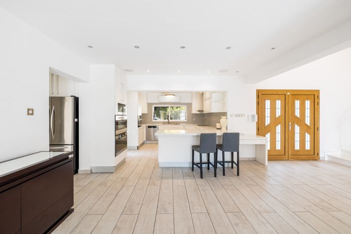 Image No.9-5 Bed House for sale