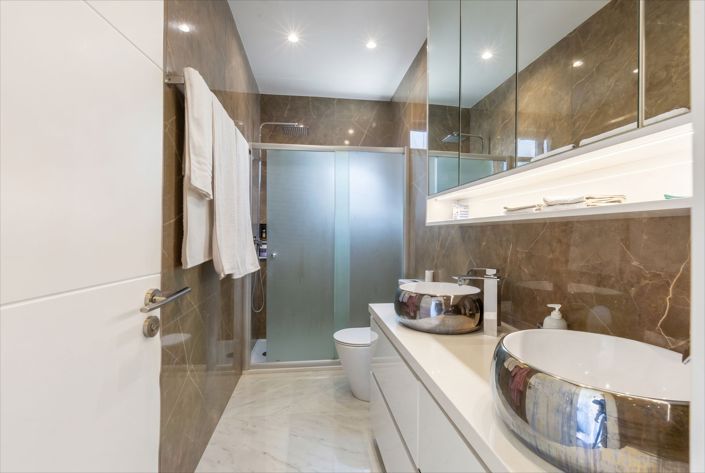 Image No.17-4 Bed House for sale