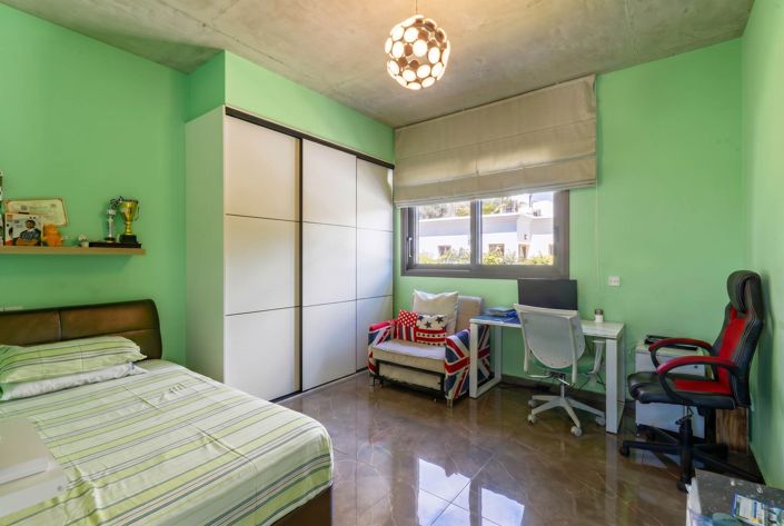 Image No.18-4 Bed House for sale