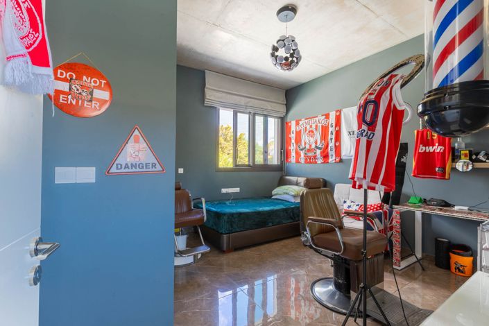 Image No.20-4 Bed House for sale