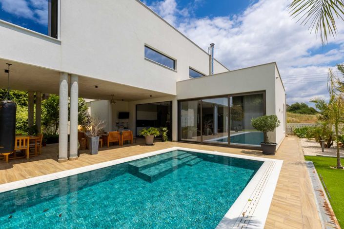 Image No.27-4 Bed House for sale