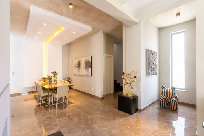 Image No.8-4 Bed House for sale