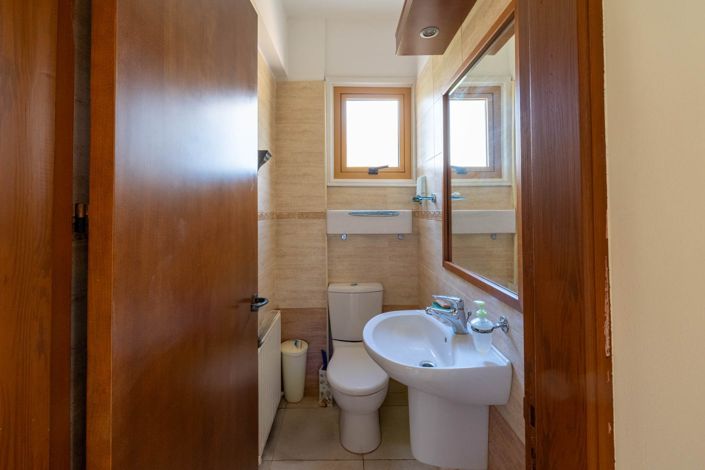 Image No.14-3 Bed House for sale
