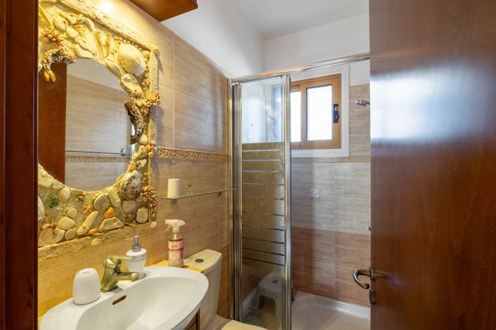 Image No.17-3 Bed House for sale