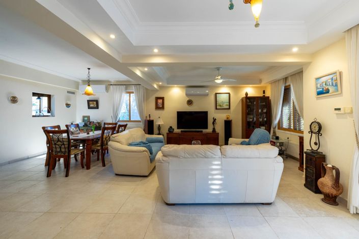 Image No.6-3 Bed House for sale