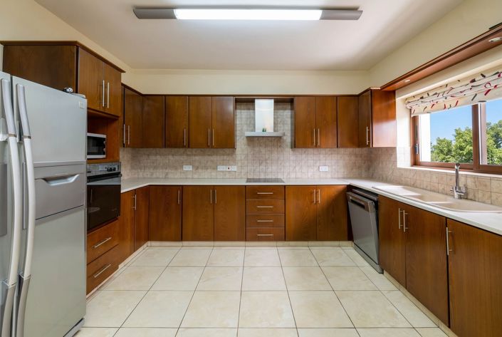 Image No.12-5 Bed House for sale