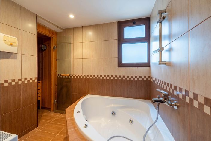 Image No.18-5 Bed House for sale