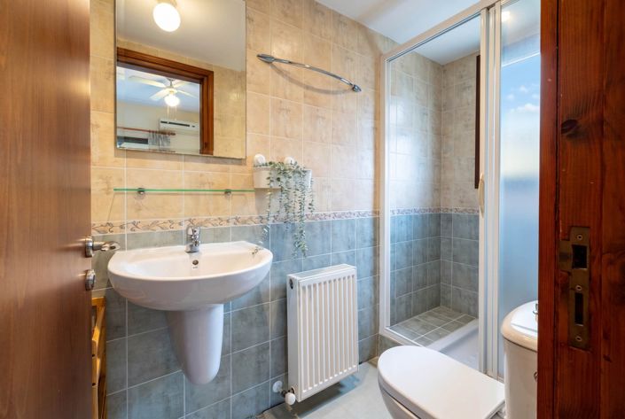 Image No.21-5 Bed House for sale