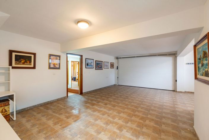 Image No.24-5 Bed House for sale
