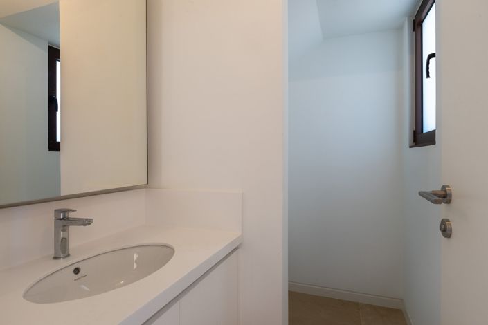 Image No.15-3 Bed House for sale