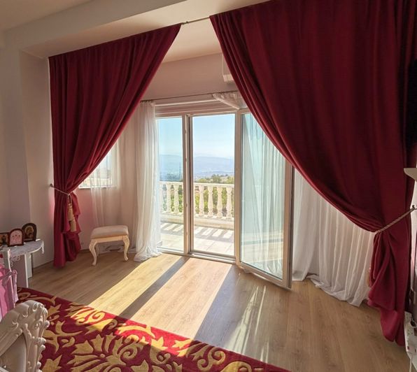 Image No.11-5 Bed House for sale