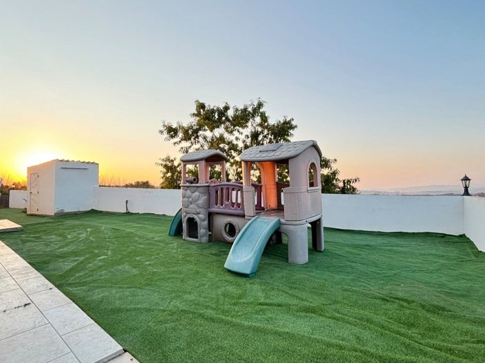 Image No.16-5 Bed House for sale