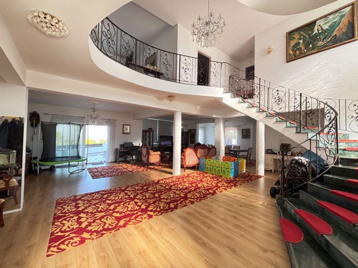 Image No.3-5 Bed House for sale