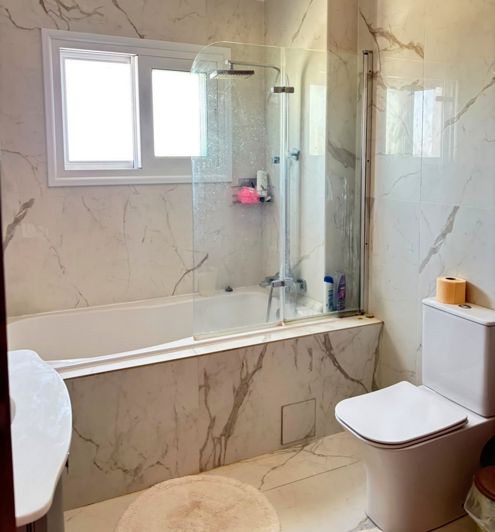 Image No.8-5 Bed House for sale