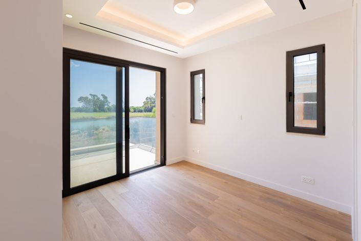 Image No.17-5 Bed House for sale