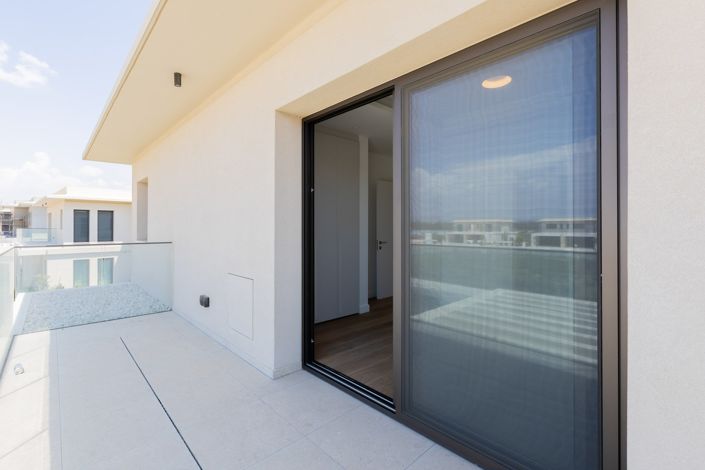 Image No.20-5 Bed House for sale