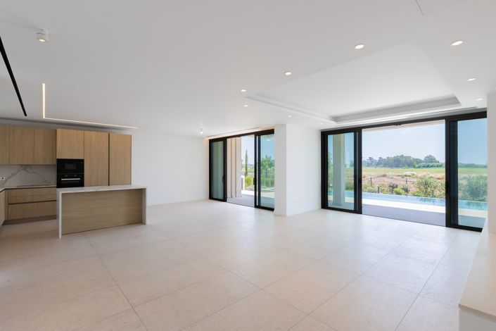 Image No.3-5 Bed House for sale