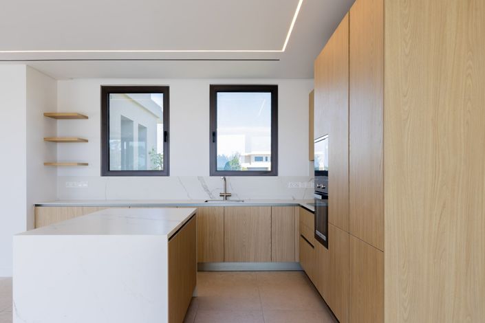 Image No.7-5 Bed House for sale