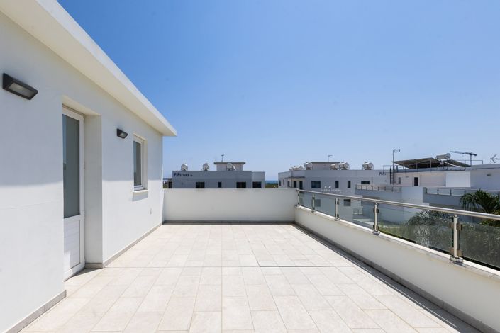 Image No.18-4 Bed House for sale