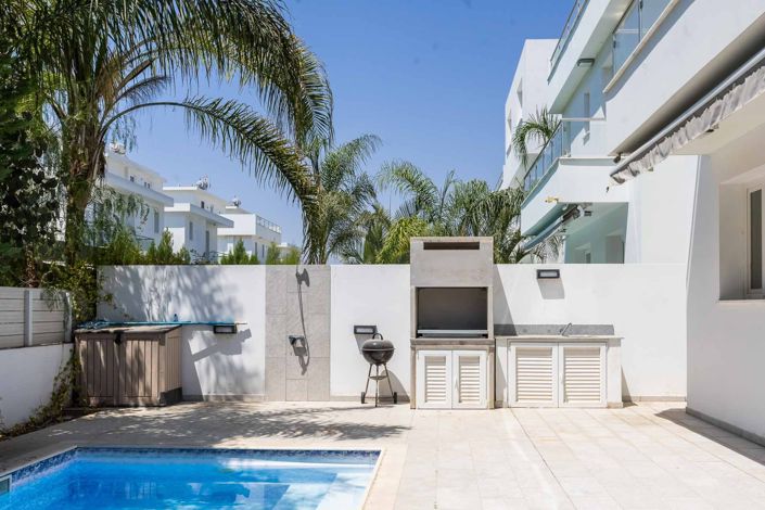 Image No.21-4 Bed House for sale