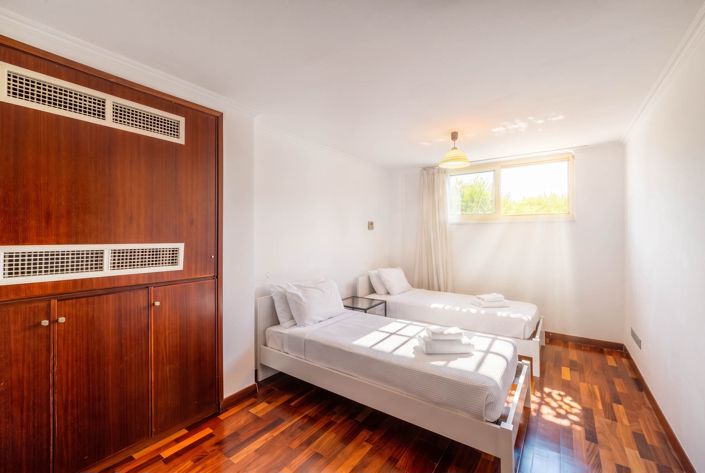 Image No.19-3 Bed House for sale