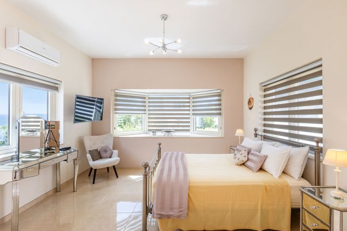 Image No.16-5 Bed House for sale