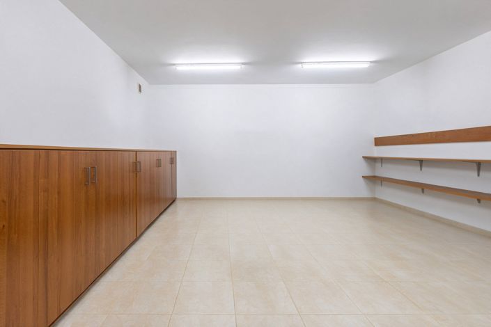 Image No.21-5 Bed House for sale
