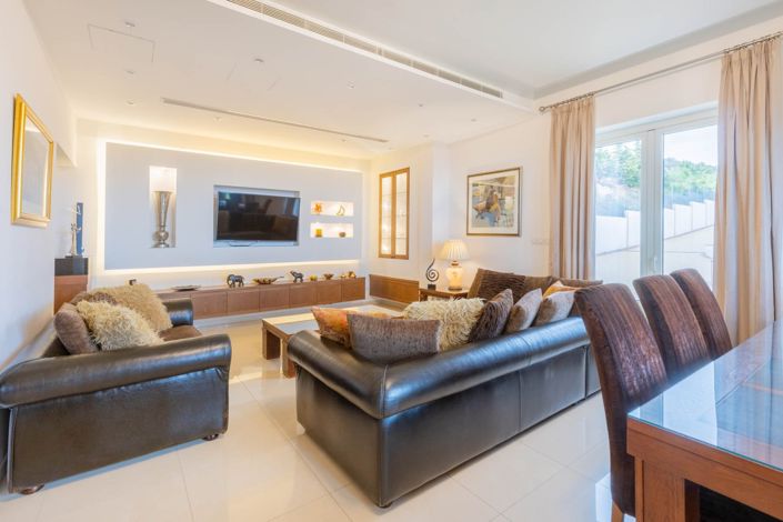 Image No.4-5 Bed House for sale