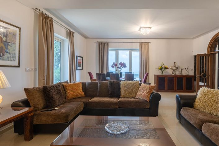 Image No.5-5 Bed House for sale