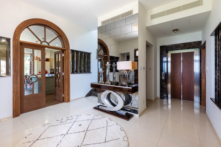 Image No.6-5 Bed House for sale