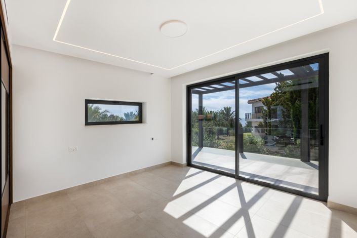 Image No.11-6 Bed House for sale