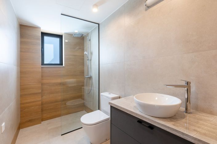 Image No.12-6 Bed House for sale