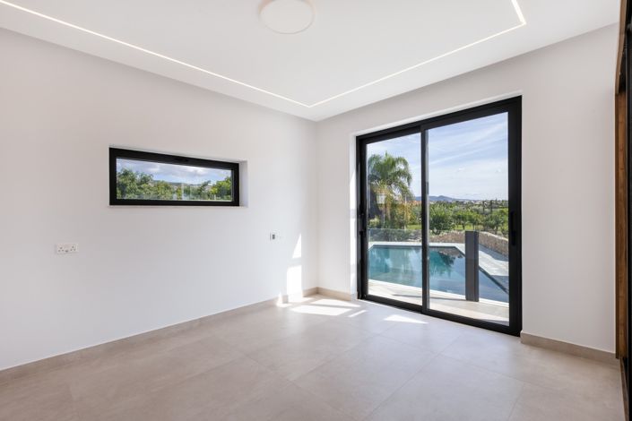 Image No.13-6 Bed House for sale