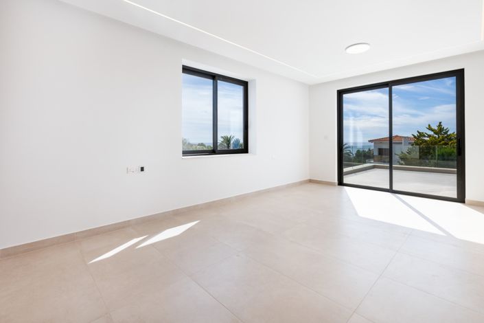 Image No.14-6 Bed House for sale