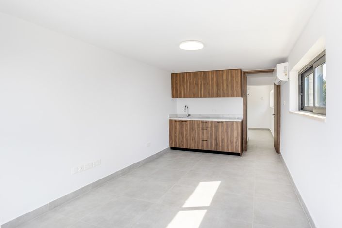 Image No.16-6 Bed House for sale