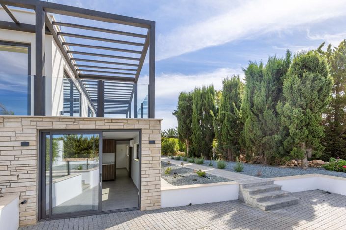 Image No.17-6 Bed House for sale