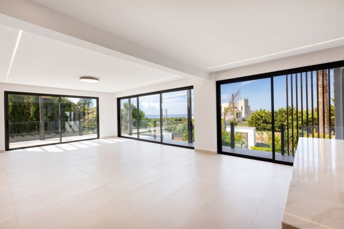 Image No.3-6 Bed House for sale