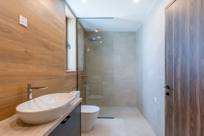 Image No.7-6 Bed House for sale