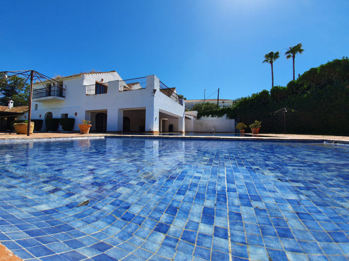 Image No.1-11 Bed Property for sale